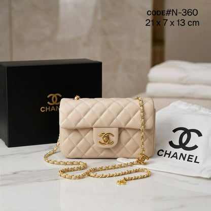 CHANEL Classsic
Flap Cross/shoulder bag
With Ball press adjustable
Chain belt strap
Size : 18 cm
With BOX 

100 dhs🇦🇪🇦🇪

Zain239
♥️♥️♥️