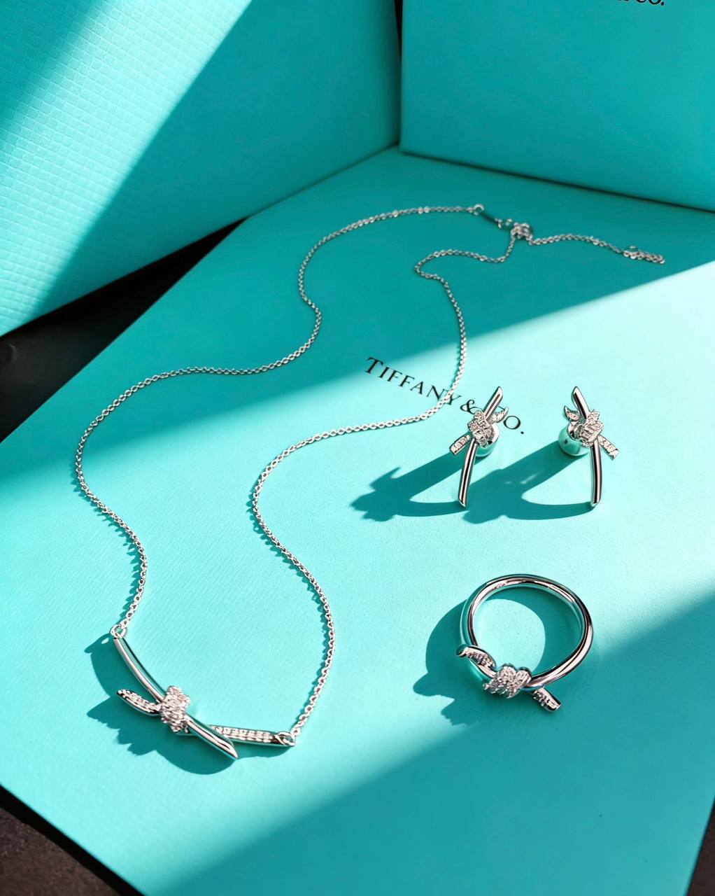TIFFANY MASTER
SET ✨ WITH STONES
NECKLACE RING EARRING
120 DHS✅
 WITH BOX AND PAPER BAG🛍️🎁

Zain89
♥️♥️♥️