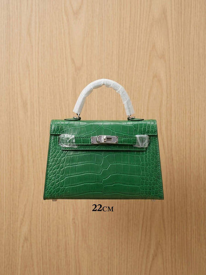 Hermes
ʜᴇʀᴍᴇs ᴋᴇʟʟʏ ᴄʀᴏᴄs 
sɪʟᴠᴇʀ ʜᴀʀᴅᴡᴀʀᴇ
ᴡɪᴛʜʙᴏx
🎁🎁🎁

Cʀᴏᴄᴏᴅɪʟᴇ ᴅᴇsɪɢɴ
sɪᴢᴇ:𝟐𝟐ᴄᴍ
95 dhs✅

Zain56
♥️♥️♥️