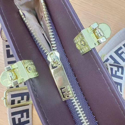 Fendi
23*15*9cm
65 dhs🪙🌨️

Zain17
♥️♥️♥️