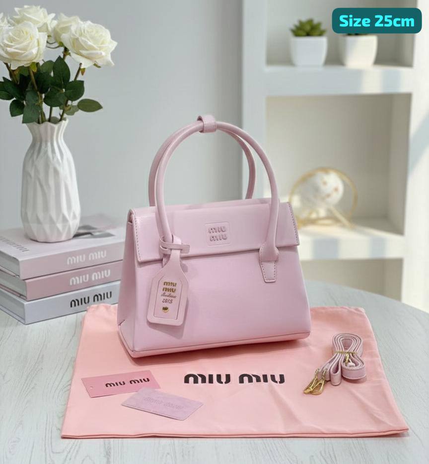 Miu Miu
Good quality 
110 dhs🪙🌨️

Zain186
♥️♥️♥️