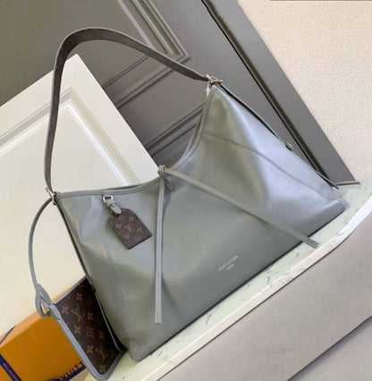 LV

MASTER QUALITY 

WITH DOUBLE BOX 
🎁🎁🎁

300 dhs🪙🖤

Zain39
♥️♥️♥️