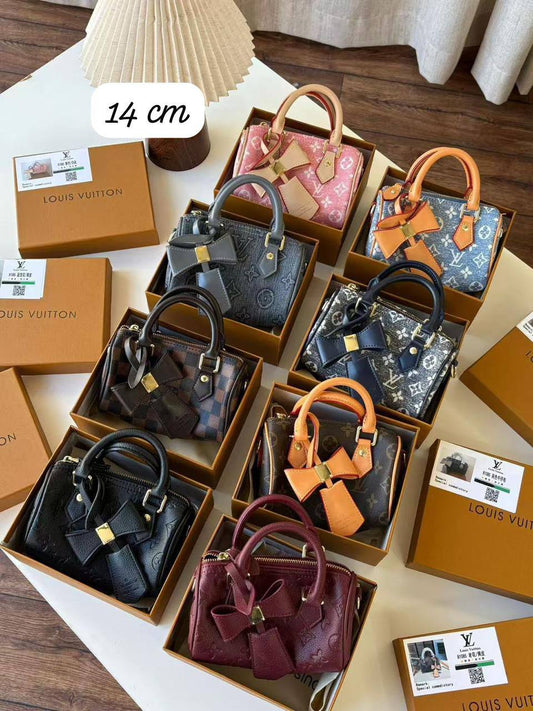 Loewe

85 dhs✅

with box
🎁🎁🎁

Zain90
♥️♥️♥️