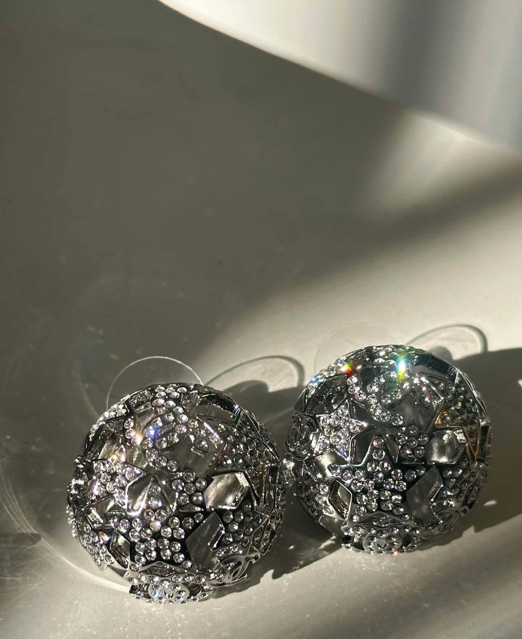 Chanel Earrings* 💎
Master quality 🎉

45 dhs❤️
normal box 📦

Zain48
♥️♥️♥️