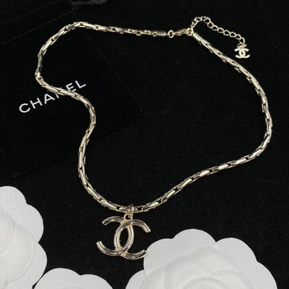 CHANEL❤️‍🔥*
Necklace 🦋
Master quality 💯
With normal boxes 📦 
50 dhs❣️
With master box 🗃️ 
60 dhs❣️

Zain216
♥️♥️♥️
