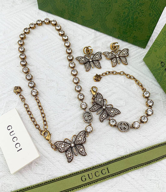 GUCCI SET❤️‍🔥*
Necklace 🦋
Earring🍁
Bracelet ⭐️
Master quality 💯
With normal boxes 📦 
210 dhs✅

With master box 🗃️ 
240 dhs✅

Zain216
♥️♥️♥️