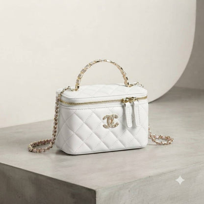 CHANEL Top Handle
Vanity Diamond design
Lambskin Leather Material
With Mirror inside
With BOX
Size : 18 cm

110 dhs✅

Zain239
♥️♥️♥️