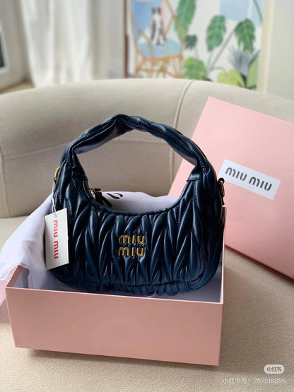 Miu Miu
90 dhs❣️

high quality 

With box
🎁🎁🎁

Zain26
♥️♥️♥️