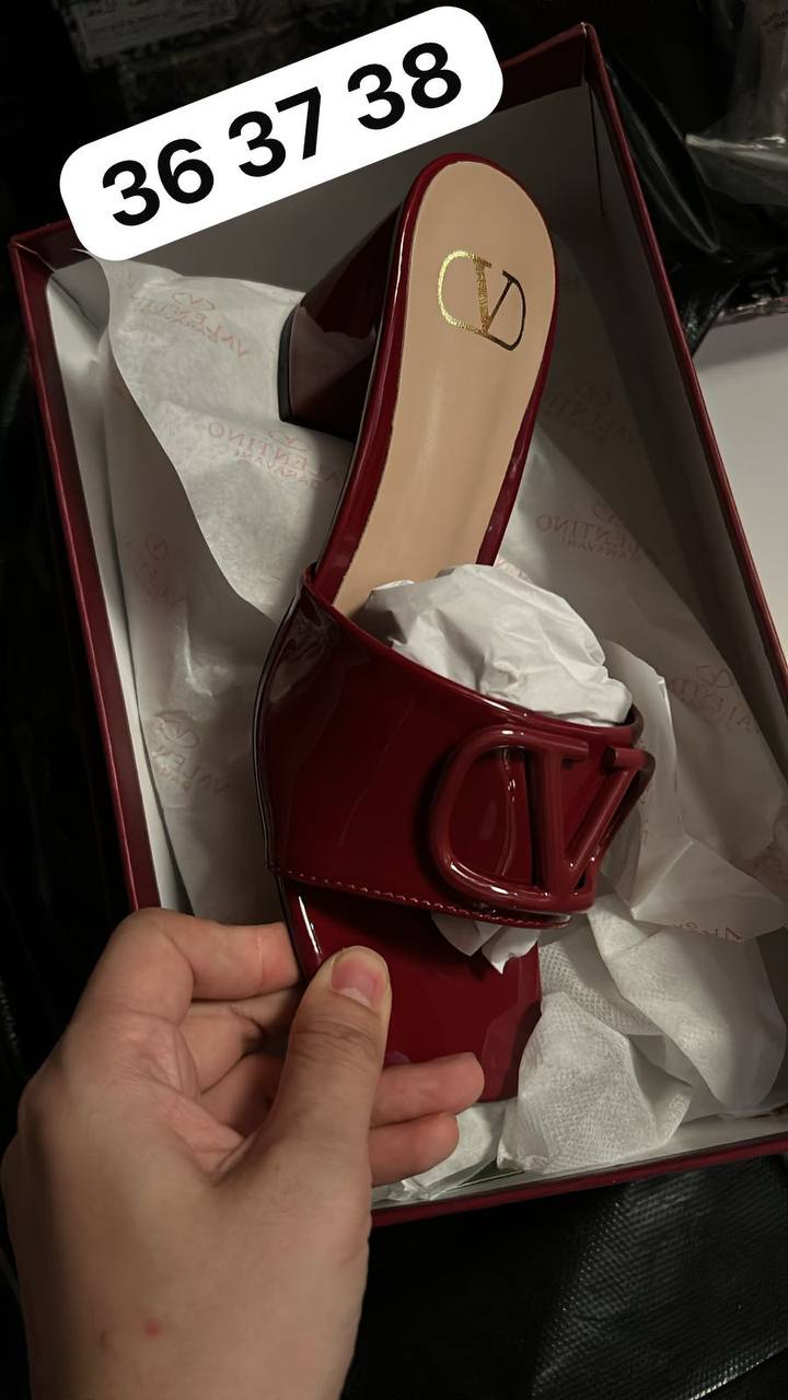 Valentino 

100 dhs✅

Zain146
♥️♥️♥️