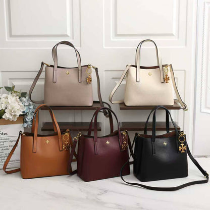 TORY BURCH 
90 dhs✅
24cm

Zain72
♥️♥️♥️