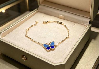 VCA  SET❤️‍🔥*
Necklace ✨
Earring 🦋
Bracelet 🍁
Ring 💍 available size 👇
6,7,8,9
Master quality 💯
With normal boxes 📦 
140 dhs✅
With master box 🗃️ 
180 dhs✅

Zain216
♥️♥️♥️