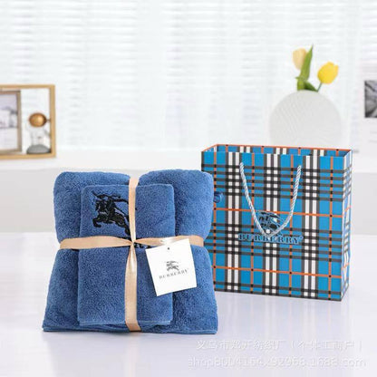 Towel one set
 with paper bag 
45 dhs💓

Zain295
♥️♥️♥️