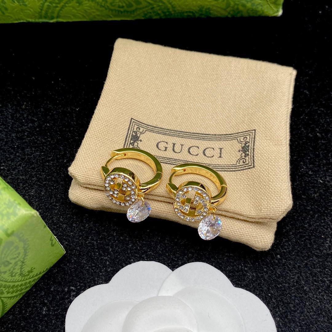 GUCCI EARRING
MASTER ✨💫
55 DHS💓
WITH BOX AND PAPER BAG🎁🛍️

Zain89
♥️♥️♥️