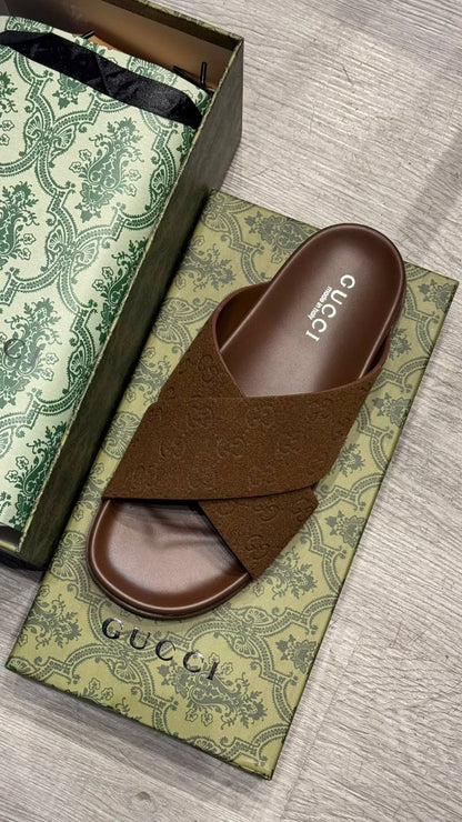 Gucci
Size 40 TO 45 
120 dhs💓

Zain183
♥️♥️♥️