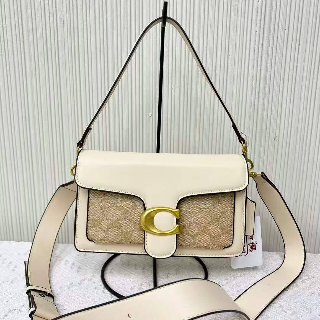 Coach 

65 dhs✅

Zain232
♥️♥️♥️
