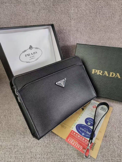 Pouch
With box 
🎁🎁🎁

90 dhs✅

Zain190
♥️♥️♥️