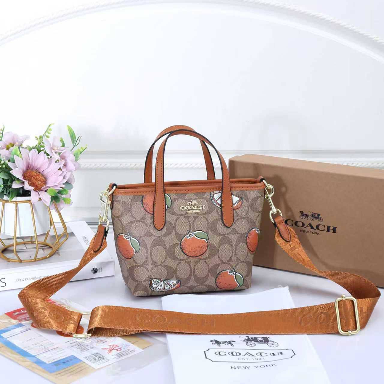 Coach
90 dhs✅ 

with box
🎁🎁🎁

Zain72
♥️♥️♥️