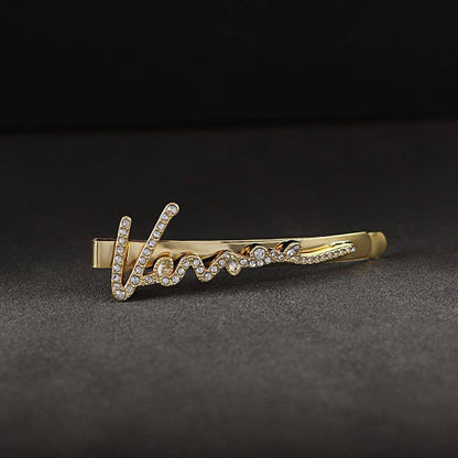 HAIR CLIP
MASTER✨
55 DHS✅
 WITH BOX AND PAPER BAG🎁🛍️

Zain89
♥️♥️♥️