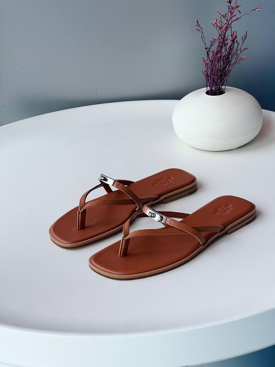 Hermes 🤎🖤🤍
Size 36-41
_Super master high quality*_ 
380 dhs✅

Zain176
♥️♥️♥️