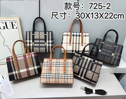 Burberry
good quality
110 dhs🇦🇪

Zain278
♥️♥️♥️