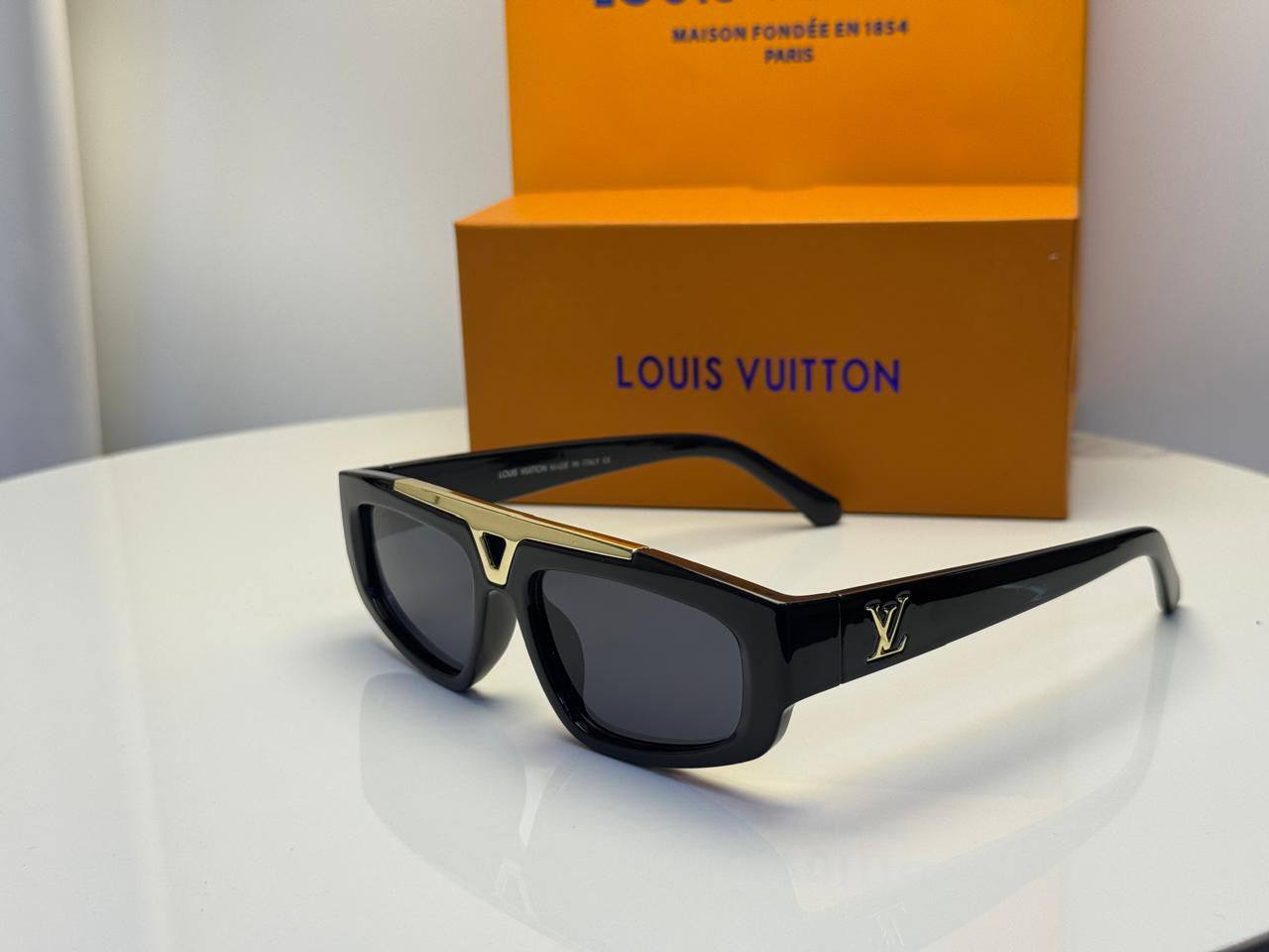 Miu Miu - Fendi - LV
65 dhs✅

Zain182
♥️♥️♥️
