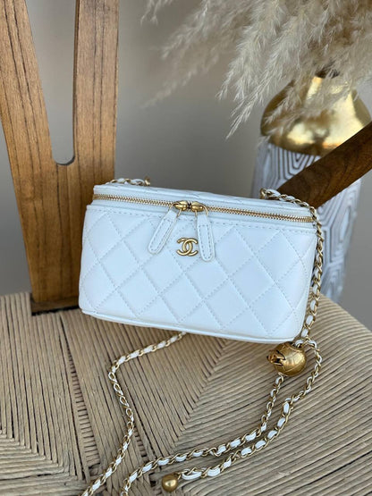 CHANEL
12cm
320 dhs✅
17cm
340 dhs✅
Top quality 
With box🎁

Zain167
♥️♥️♥️