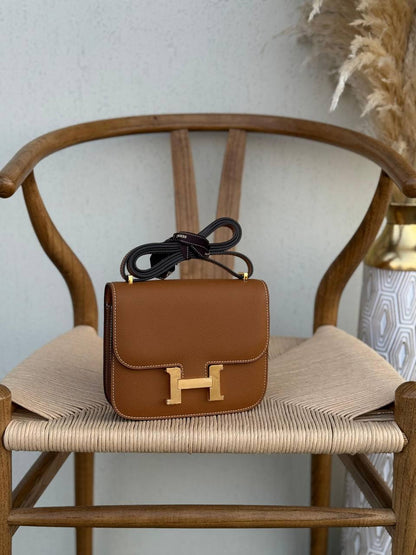 HERMES
18cm
340 dhs💓
Top quality 
With box🎁

Zain167
♥️♥️♥️