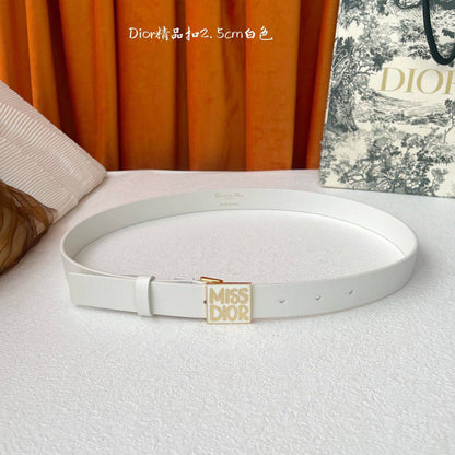 *💜 miss dior 💜
💜*Master quality*💜
280 dhs✅

Zain160
♥️♥️♥️