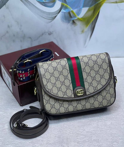 Gucci
High Quality
180 dhs👑

with box 
🎁🎁🎁

Zain175
♥️♥️♥️