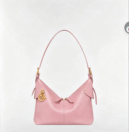 Dior
120 dhs✅

Zain07
♥️♥️♥️