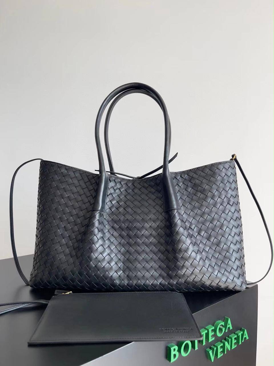 Bottega Veneta Pinacoteca tote bag 

For Price 👇 WhatsApp✅
0568585901 
0507557372
0552275751 Owner Zain 👌

Zain71
♥️♥️♥️