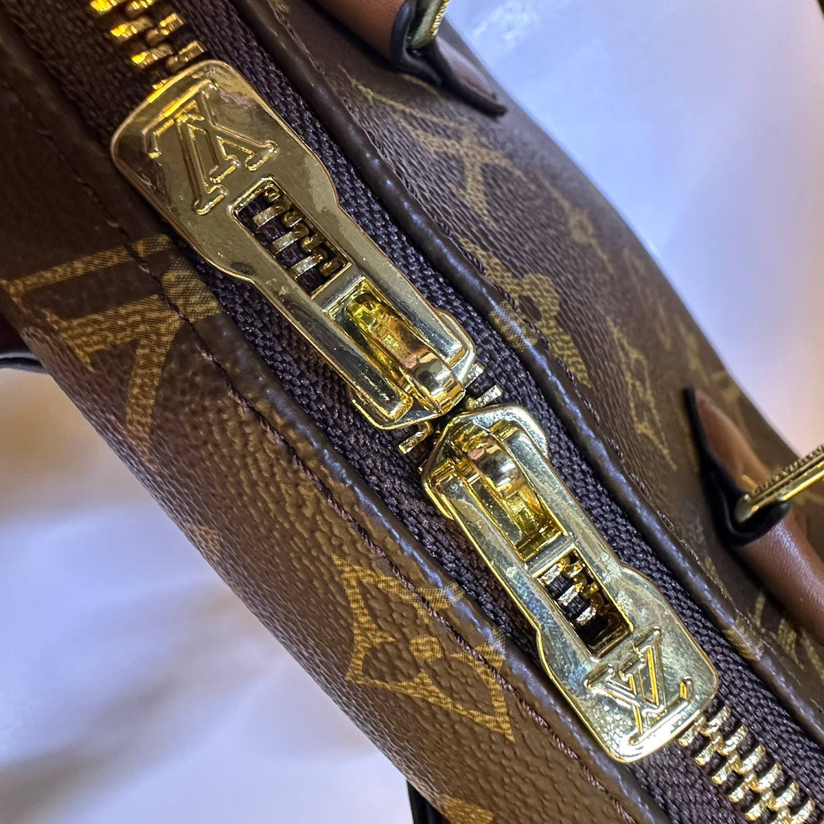 LOUIS VUITTON 

SPEEDY
 NEW CAME 
GOOD QUALITY 
WITH BOX

100 dhs🇦🇪

Size:20cm

Zain295
♥️♥️♥️