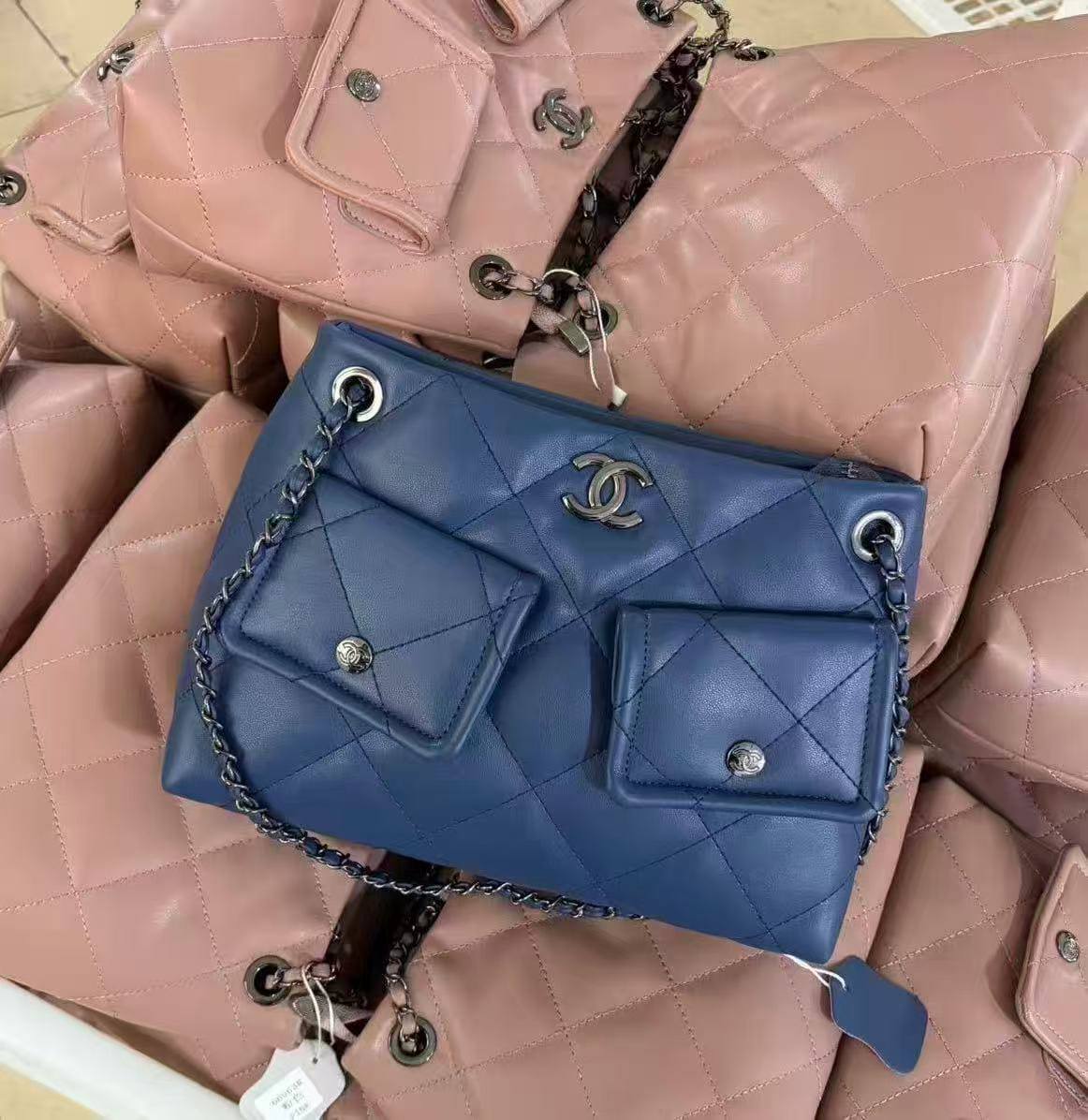 Chanel 
good quality 
110 dhs🇦🇪

Zain278
♥️♥️♥️