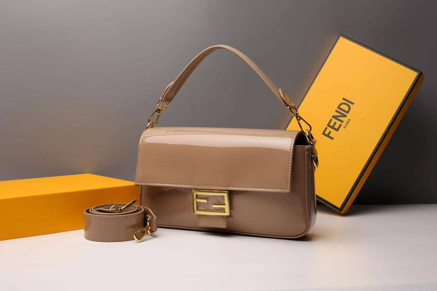 Fendi
Size 27*16*6 cm

85 dhs👑
with box
🎁🎁🎁

Zain115
♥️♥️♥️