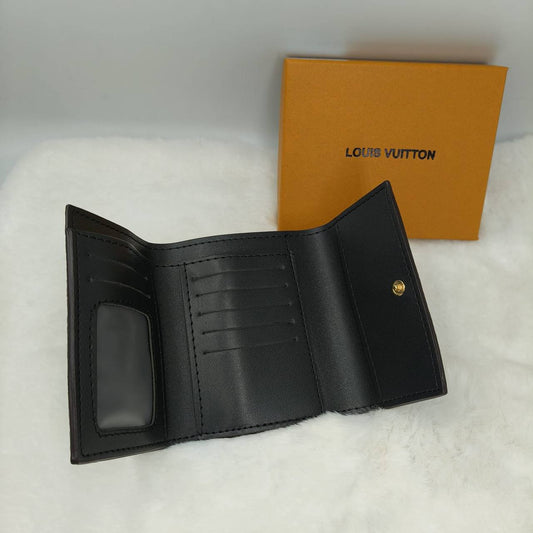 LV wallet
30 dhs🪙💕

Zain40
♥️♥️♥️