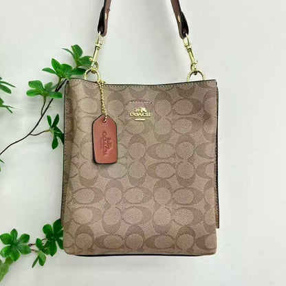 Coach
Wihh box 
70 dhs🇦🇪🇦🇪

Zain232
♥️♥️♥️