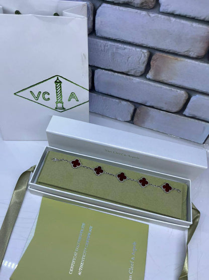VCA ❤️‍🔥*
Bracelet 🦋
Copy one ✨
Offer price 🐦‍🔥
With normal boxes 📦 
40 dhs🪙🌨️
With master box 📦 
75 dhs🪙🌨️

Zain216
♥️♥️♥️