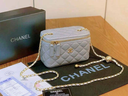 CHANEL  
GOOD QUALITY 
WITH BOX 
100 dhs💓

Zain295
♥️♥️♥️