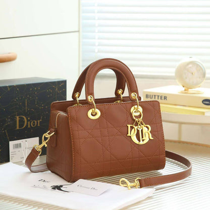 Dior

95 dhs🇦🇪🇦🇪🇦🇪

size：24cm
with box
Zain35
♥️♥️♥️