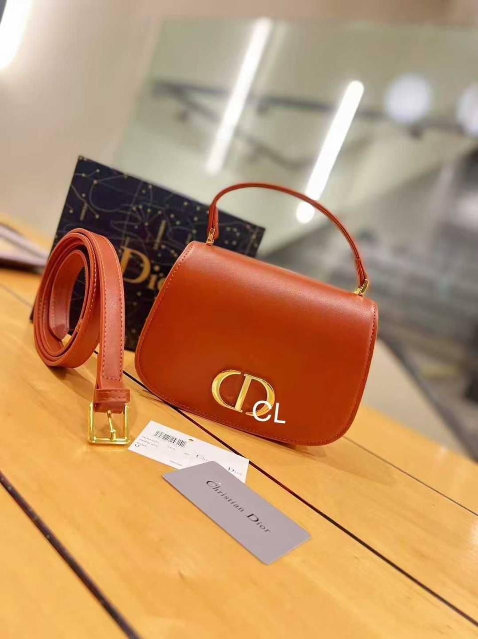 Dior 
Good  Quality 
With Box 
🎁🎁🎁

90 dhs🪙💕

Zain250
♥️♥️♥️