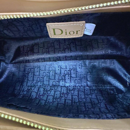 CHRISTIAN DIOR
ᴊᴏʟɪᴇ ᴛᴏᴘ ʜᴀɴᴅʟᴇ
ᴡɪᴛʜ ʟᴏɴɢ ʙᴇʟᴛ sᴛʀᴀᴘ
ɢᴏʟᴅ ʜᴀʀᴅᴡᴀʀᴇ
sɪᴢᴇ : 26 cm

75 dhs💓

Zain31
♥️♥️♥️
