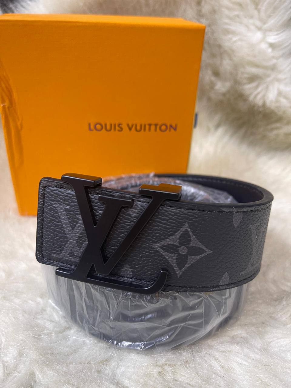 Belt for men
Wide：4.0cm
Size：115/120/125cm
With box 
30 dhs🇦🇪🇦🇪

Zain50
♥️♥️♥️
