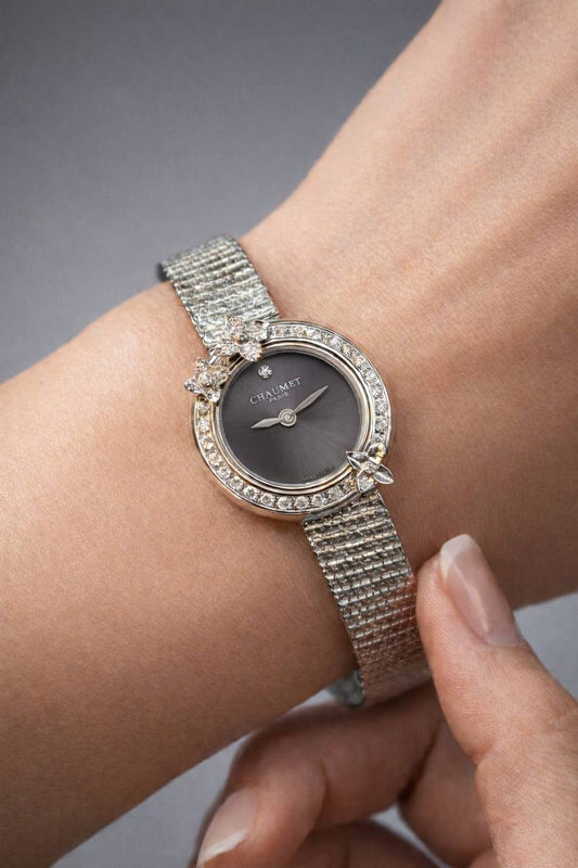 Chaumet 
master quality watch for ladies 
850 dhs✅ 

with box and paper bag
🎁🎁🎁

Zain59
♥️♥️♥️
