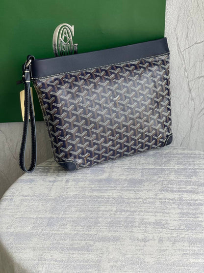 GOYARD
*Pouch*
*Master Quality*
450 dhs✅

Zain179
♥️♥️♥️