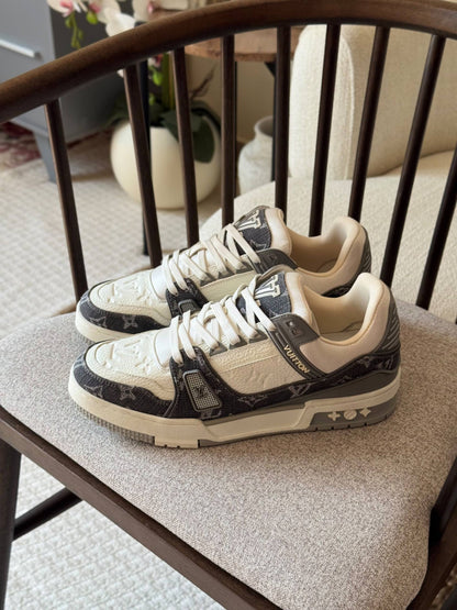 LV Sneaker 

AAA Quality

 size:40 to 46 

560 dhs🇦🇪🇦🇪

Zain185
♥️♥️♥️
