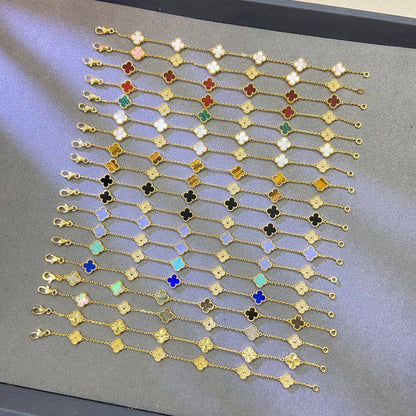 VCA ❤️‍🔥*
Mini Bracelet 🐦‍🔥
Super master quality 💯
With normal boxes 📦 
50 dhs🪙🌺
With master box 🗃️ 
90 dhs🪙🌺

Zain216
♥️♥️♥️