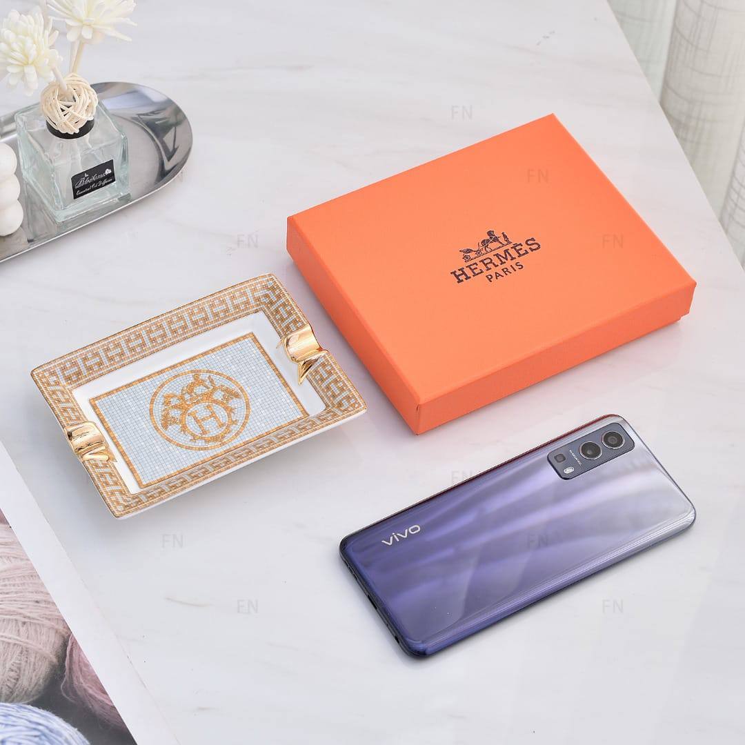 100 dhs 

Zain205
♥️♥️♥️