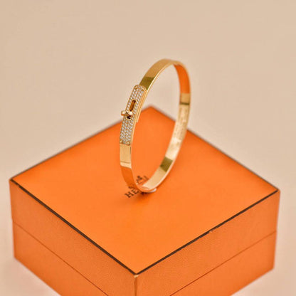 Hermes ❤️‍🔥*
Bangle 🦋
Master quality 💯
With normal boxes 🗃️ 
55 dhs✅
With master box 📦 
70 dhs✅

Zain216
♥️♥️♥️
