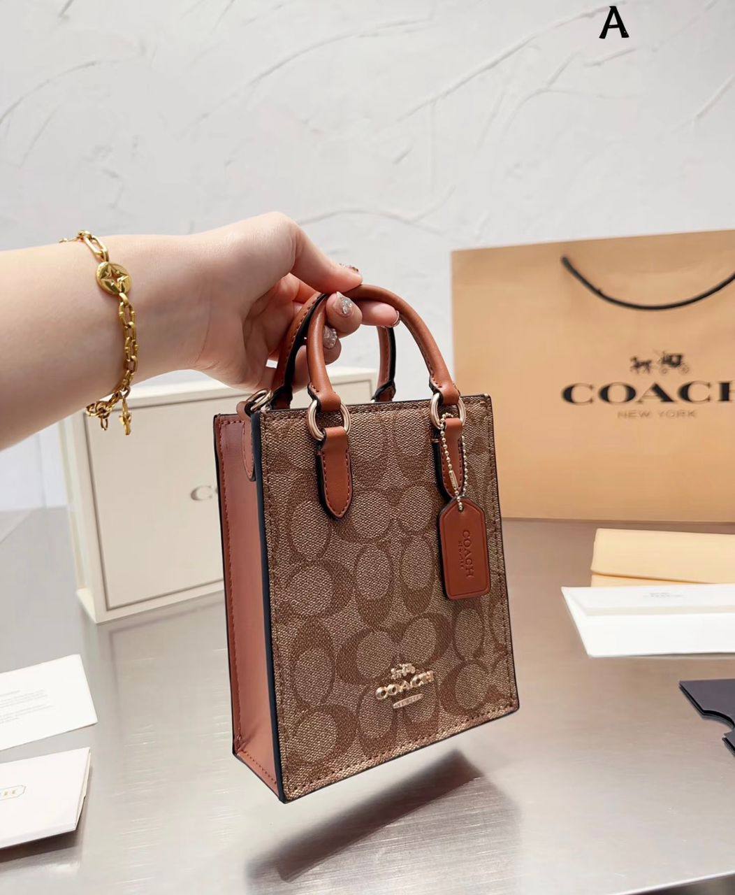 Coach
80 dhs💓

Zain35
♥️♥️♥️