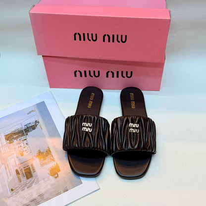 Miu Miu
Size 36to41
60 dhs🪙💚

Zain236
♥️♥️♥️